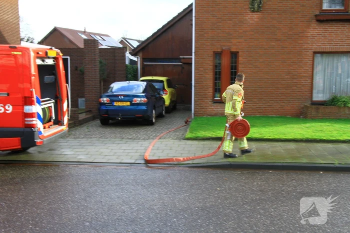Brandweer pompt ondergelopen kelder leeg