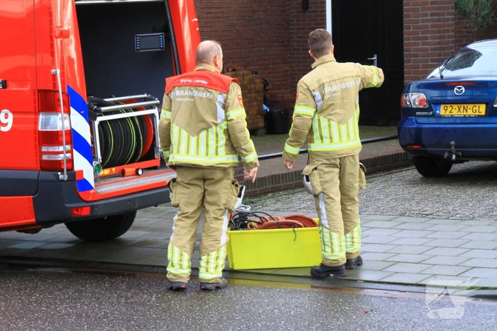 Brandweer pompt ondergelopen kelder leeg