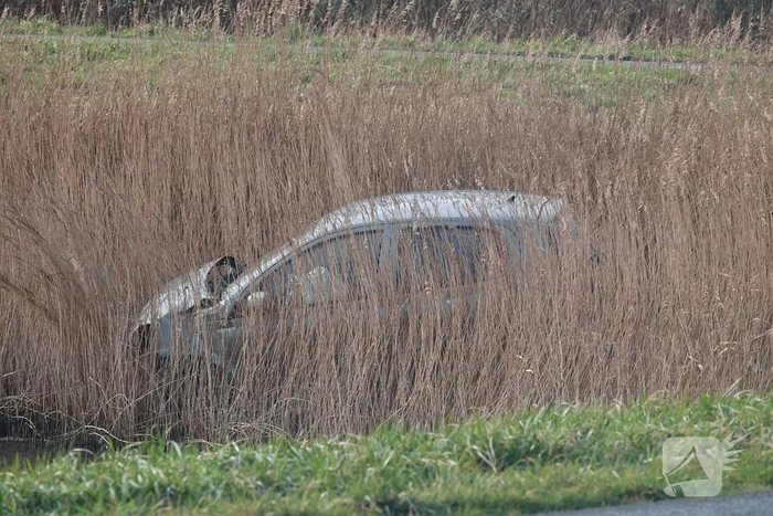 Bestelbus en personenauto botsen op bekende kruising