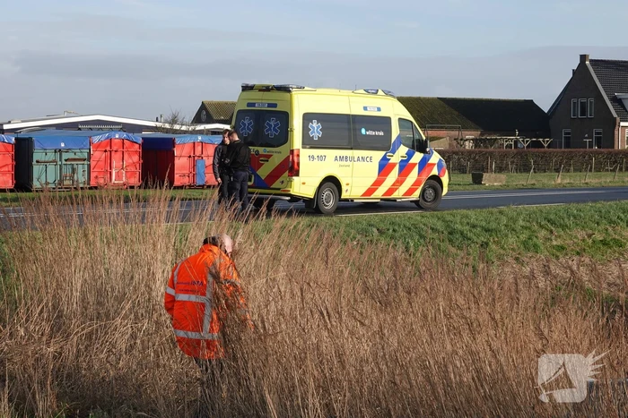 Bestelbus en personenauto botsen op bekende kruising