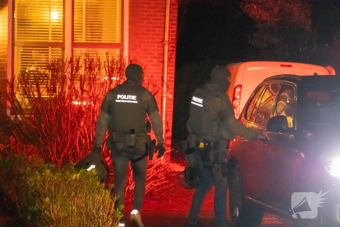 Dienst Speciale Interventies valt woning binnen