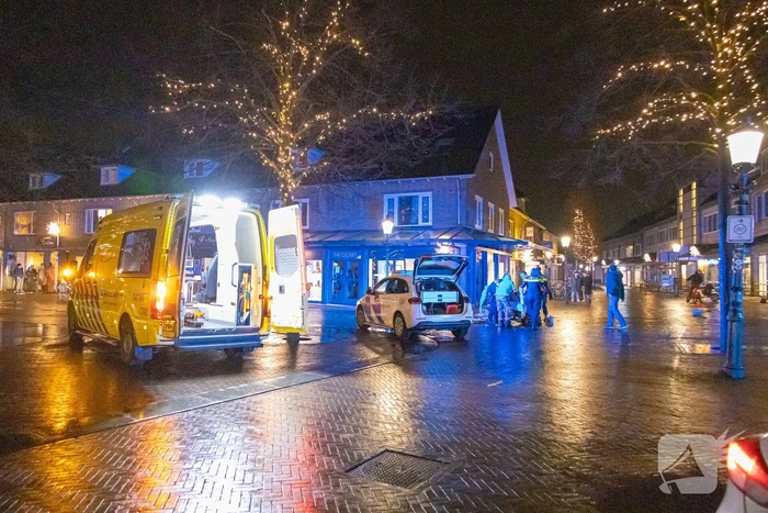 Persoon zwaargewond op straat aangetroffen