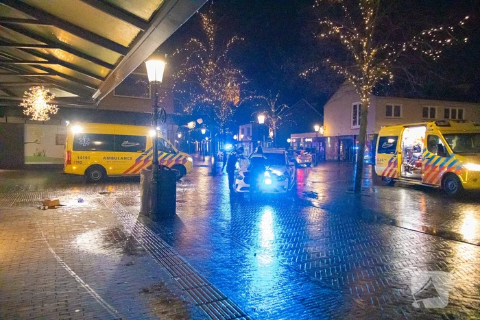 Persoon zwaargewond op straat aangetroffen