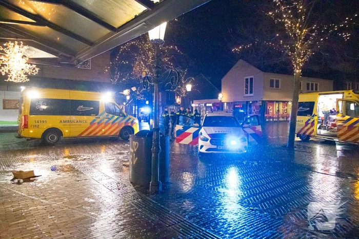 Persoon zwaargewond op straat aangetroffen