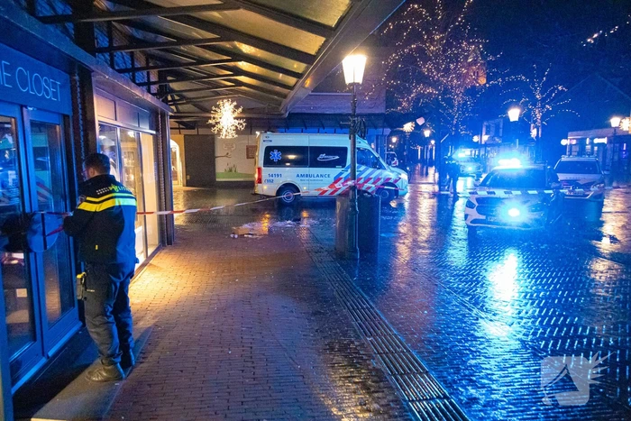 Persoon zwaargewond op straat aangetroffen