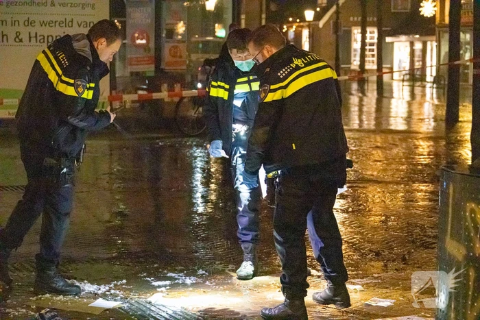 Persoon zwaargewond op straat aangetroffen