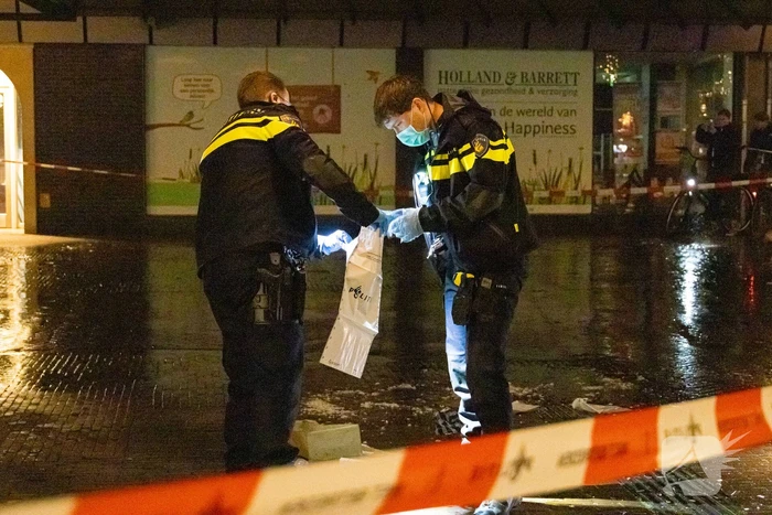 Persoon zwaargewond op straat aangetroffen