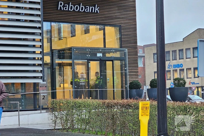Politie ingezet nadat overval alarm afgaat bij bank