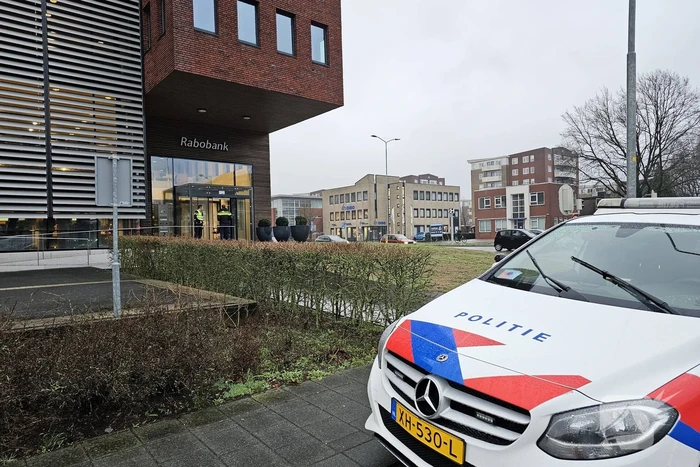 Politie ingezet nadat overval alarm afgaat bij bank