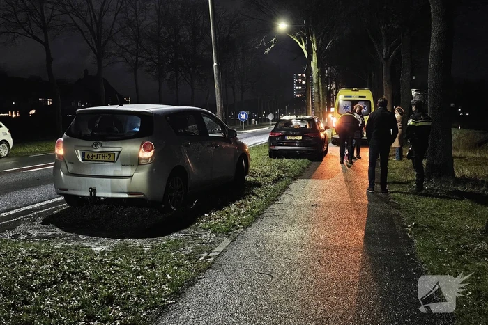 Kind nagekeken na botsing tussen twee auto's