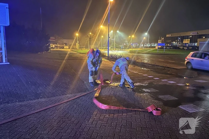 Personenauto verwoest na hevige brand