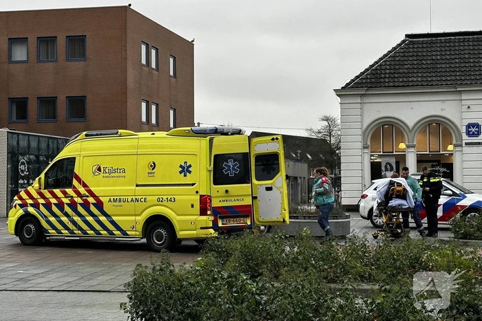 Vrouw op elektrische fiets aangereden door auto