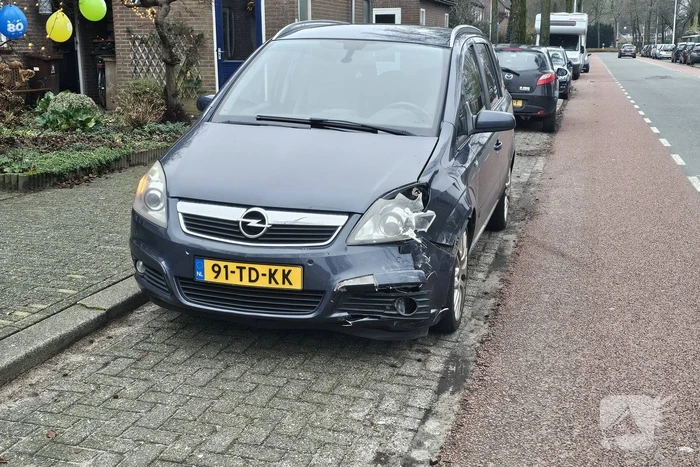 Automobilist ziet andere auto over het hoofd