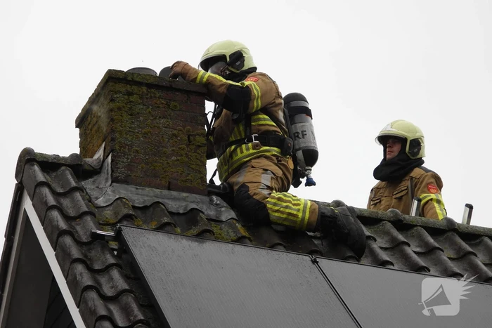 Brand in schoorsteen snel onder controle