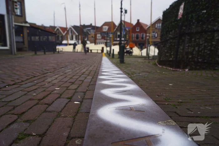 Gemeente brengt markering aan op waterkering