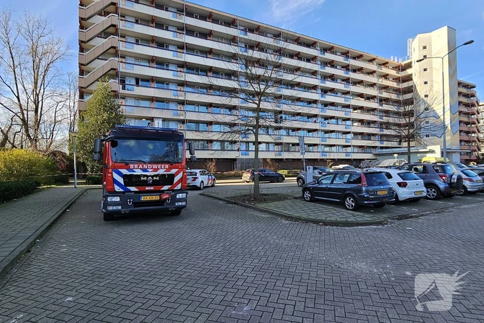 Onderzoek naar overleden persoon bij flatgebouw