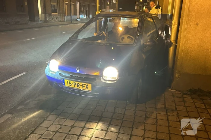 Twee personen op de vlucht na ongeval