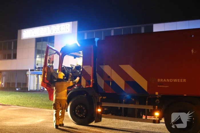 Grote uitslaande brand in bedrijfspand