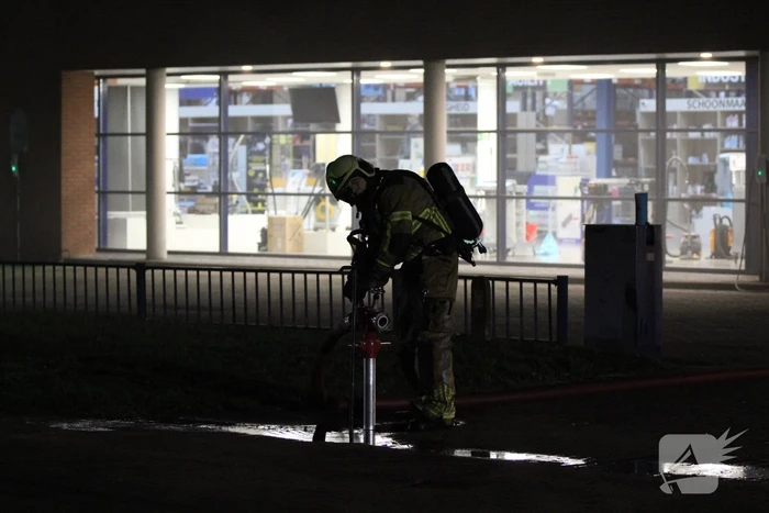 Grote uitslaande brand in bedrijfspand