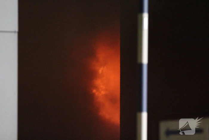 Grote uitslaande brand in bedrijfspand