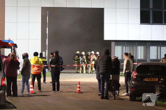 Grote uitslaande brand in bedrijfspand