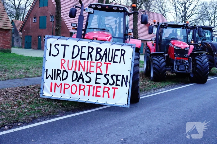Duitse boeren blokkeren grens bij Hardenberg