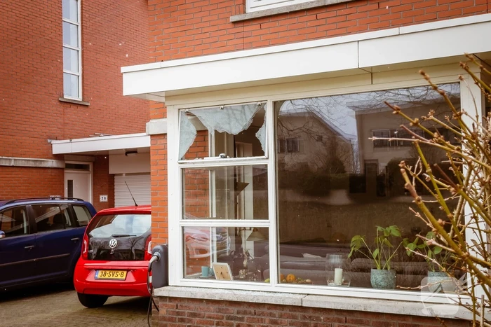 Ruit ingeslagen bij woninginbraak in Nieuwland