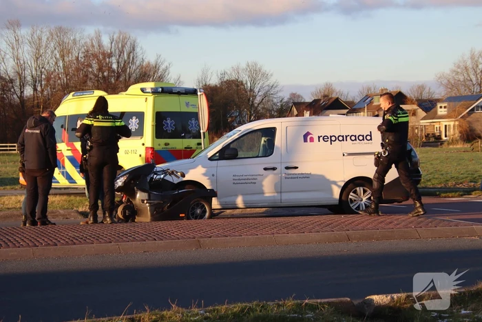 Ongeval tussen bestelbus en rolstoelscooter