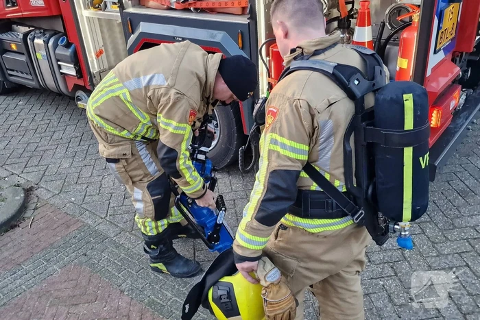Bewoner asielzoekers centrum steekt bed in brand