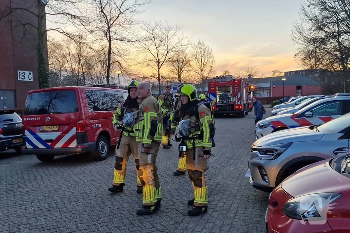 Bewoner asielzoekers centrum steekt bed in brand