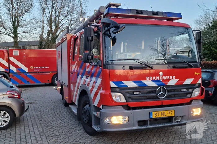 Bewoner asielzoekers centrum steekt bed in brand