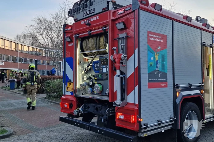 Bewoner asielzoekers centrum steekt bed in brand