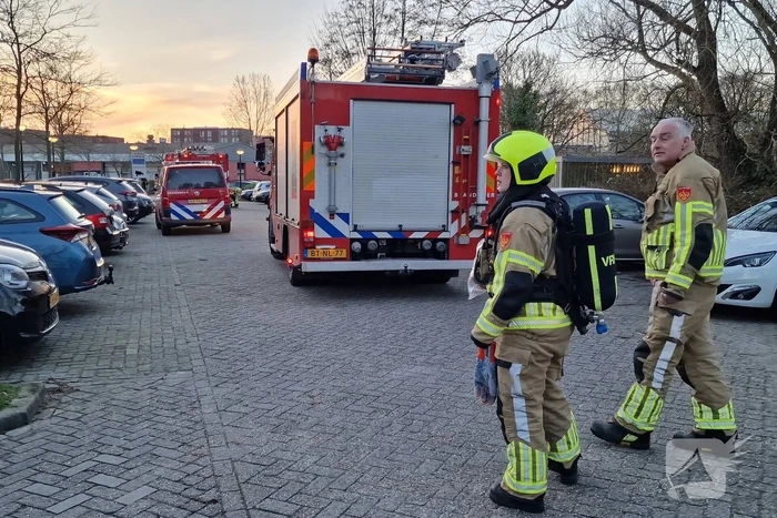 Bewoner asielzoekers centrum steekt bed in brand