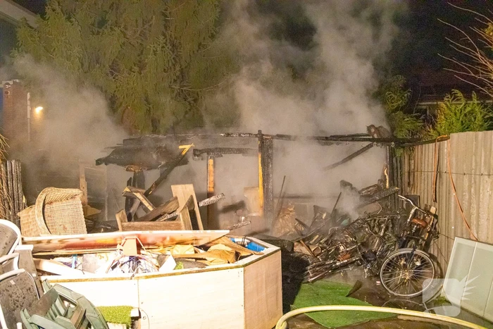 Veel rook bij brand in schuur