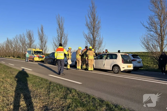 Schade en file na kettingbotsing