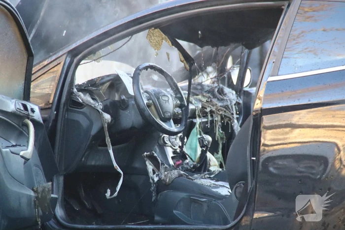 Auto flink beschadigd bij brand