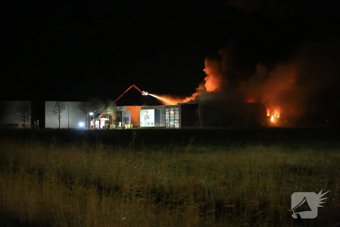 Uitslaande brand in bedrijfspand