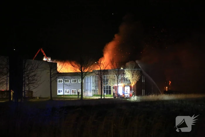 Uitslaande brand in bedrijfspand