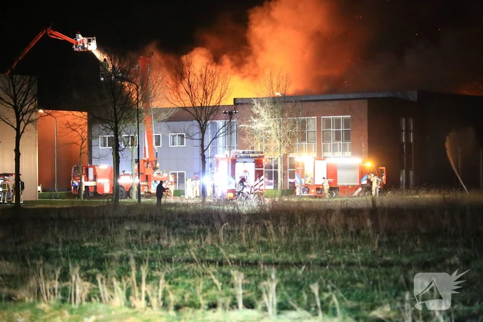 Uitslaande brand in bedrijfspand
