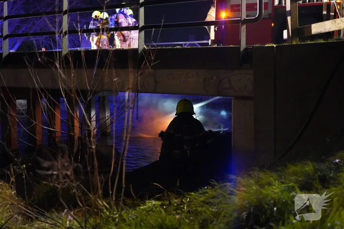 Kleine boot vat vlam