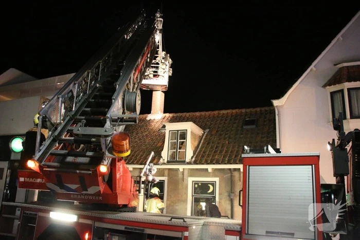 Schoorsteenbrand snel onder controle