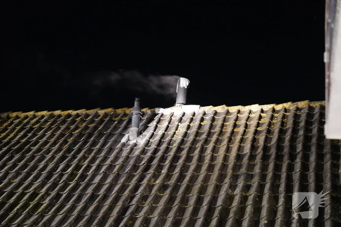 Brandweer blust schoorsteenbrand