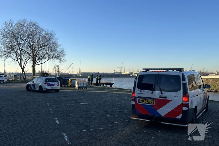 Hulpdiensten ingezet voor auto te water