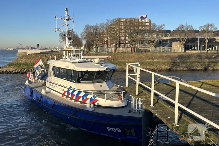 Hulpdiensten ingezet voor auto te water