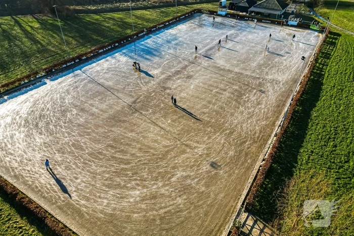 Veel schaatspret bij ondergespoten paardenbak