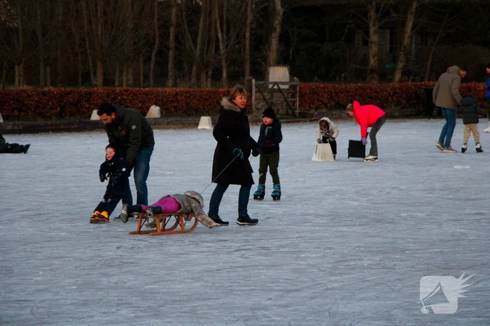 Veel schaatspret bij ondergespoten paardenbak