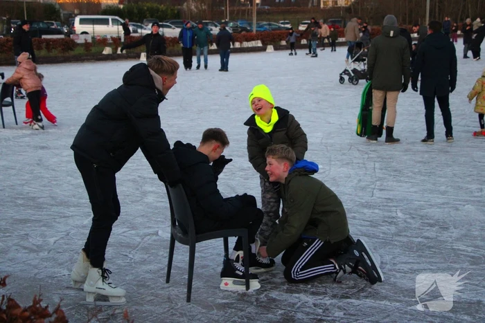 Veel schaatspret bij ondergespoten paardenbak