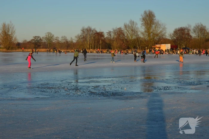 Schaatspret op natuurijs