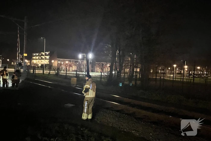 Lekkende gasleiding onder spoor vat vlam