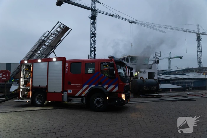 Flinke brand in machinekamer van binnenvaartschip